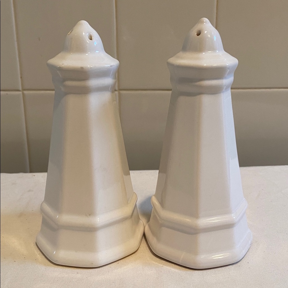 🩷Pfaltzgraff USA White Salt and pepper Shakers